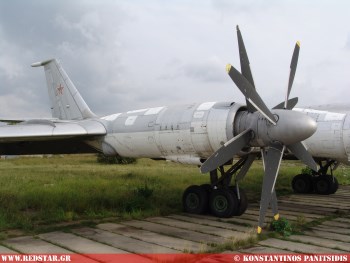 The AV-60 K (P) type variable pitch propeller has a total of eight propeller (the front row is equipped with four propeller and the rear row has another four propeller).