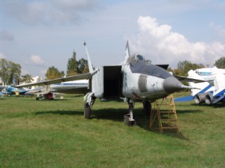 MiG-25RB Foxbat: Ραντάρ τύπου Smerch-A  © Konstantinos Panitsidis