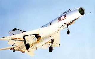 J-8 I Μαχητικό Αεροσκάφος πολλαπλών ρόλων. Πρώτη πτήση: 1981