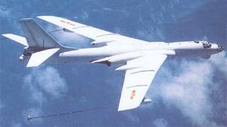 H-6U Αεροσκάφος εναέριου ανεφοδιασμού. Πρώτη πτήση: 1990