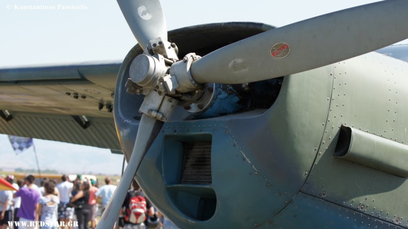 Κοντινή λήψη του εμπρόσθιου τμήματος του προωθητικού συστήματος το οποίο κινεί μια τρίφυλλη έλικα της Hartzell. Στατική έκθεση, αεροδρόμιο του Μοναστηρίου 2011 © Konstantinos Panitsidis