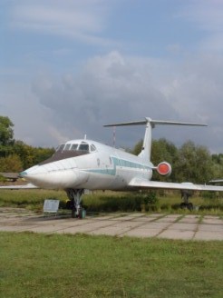 Για την εκπαίδευση πληρωμάτων Στρατηγικής και ναυτικής αεροπορίας χρησιμοποιείται το Tu-134 UBL, που έχει παρόμοιο λόγο ώσης προς βάρος και παρόμοια πτητικά χαρακτηριστικά με τα σύγχρονα αεροσκάφη. (Κρατικό Μουσείο Αεροπορίας Κίεβου) © Konstantinos Panitsidis