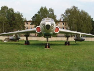 Tu-16K - Αεριωθούμενο  βομβαρδιστικό μέσης εμβελείας. Προσέξτε τα δύο βλήματα, αναρτημένα κάτω από την πτέρυγα, «βλήμα αέρος-επιφανείας» (Μουσείο Monino) © Konstantinos Panitsidis