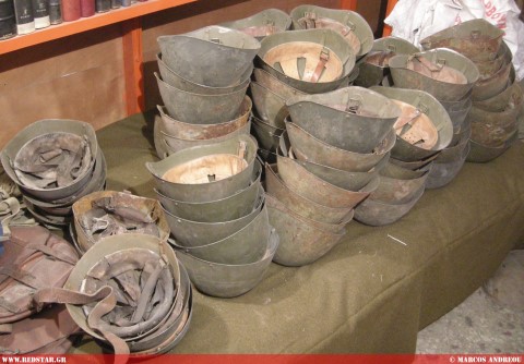 После пройденной проверки большой интерес был вызван к заводу ЭМАГЕ и Металлургической Промышленности (завод) на острове Кея.  Комиссия по технадзору проведя проверку в апреле 1935г, внутри завода пришла к выводу, что данный завод в состоянии изготовить до 50.000 шлемов в месяц!   14 Декабря 1936 года, Α.Σ.Ε.Α. (Верховный Совет Греческой Обороны) принял решение о приобретении 250.000 шлемов у Греческой фирмы ЭМАГЕ и Металлургической Промышленности (завод) на острове Кея, по цене 290 драхм за шлем.  Договор оплаты по этапный, первый 42.500.000 драхм в период с 1937 по 1938г. Второй 30.000.000 драхм в период с 1938 по 1939г., 0%.   Во время нашего расследования было исследовано более 300 образцов шлемов.  В 2018г на выставке «Греческая промышленность», в г. Афинах. произошло знакомство с «Ассоциацией» друзей завода ЭМАГЕ «Кея» © Маркос Андреу