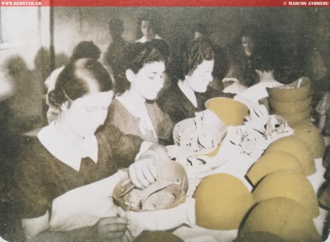 Работницы фабрики проводят сборку подшлемников © Маркос Андреу