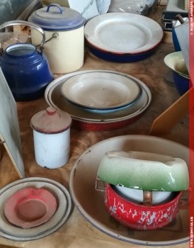 Enameled products of the Kea factory © Marcos Andreou