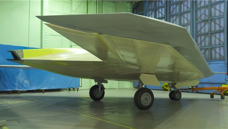 Το πρώτο πρωτότυπο του νέου UCAV S-70 “Okhotnik-B” © RenTV