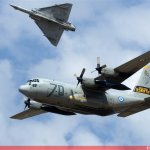 C-130 Hercules Транспортный самолет и (два) Mirage 2000-5. Тактическая демонстрация полета. ВВС Греции.